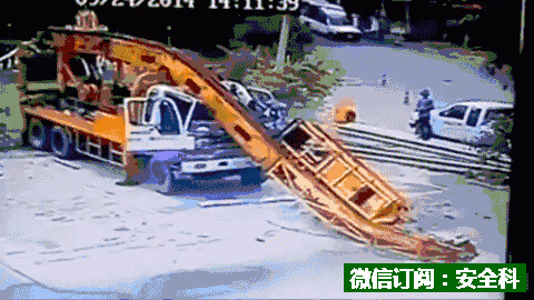 吊车事故.gif